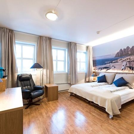 Senja Hotell Finnsnes Esterno foto